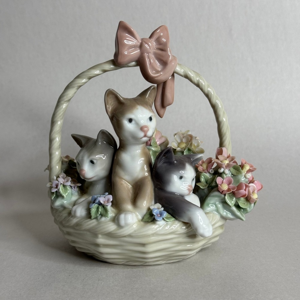 Lladro Kittens in a Basket Porcelain Figurine Flowers Bow Cat Decor